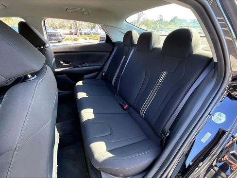 Used 2023 Hyundai Elantra SEL image 18