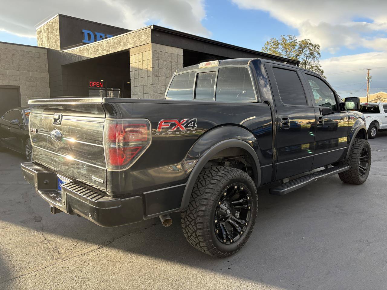 Used 2014 Ford F150 FX4 w/ Equipment Group 402A Luxury AWD/4WD image 5
