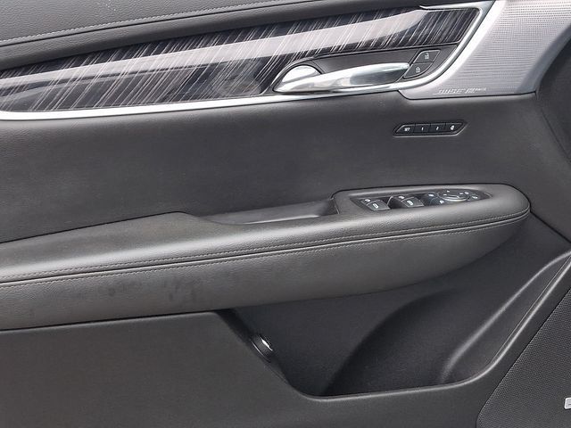 Used 2025 Cadillac XT6 Premium Luxury w/ LPO, Floor Liner Package AWD/4WD image 21