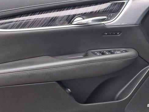 Used 2025 Cadillac XT6 Premium Luxury w/ LPO, Floor Liner Package AWD/4WD image 21