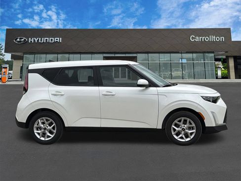 Used 2025 Kia Soul LX w/ LX Technology Package FWD image 4