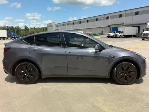 Used 2023 Tesla Model Y Long Range AWD/4WD image 6