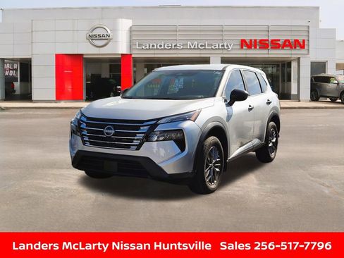 Used 2025 Nissan Rogue S image 1