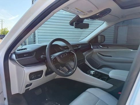 Used 2023 Jeep Grand Cherokee L Overland w/ Luxury Tech Group IV AWD/4WD image 8