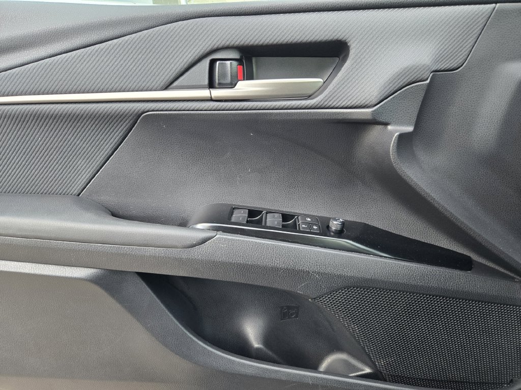 Used 2025 Toyota Camry SE FWD image 18