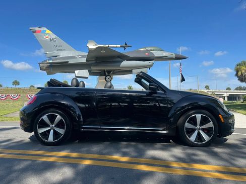 Used 2013 Volkswagen Beetle 2.0T FWD image 1