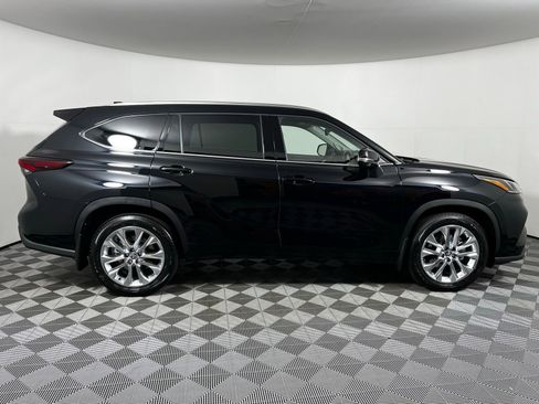 Certified 2026 Toyota Highlander Limited image 4