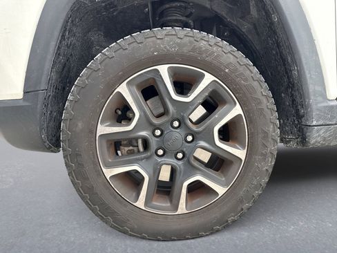 Used 2020 Jeep Compass Trailhawk image 12