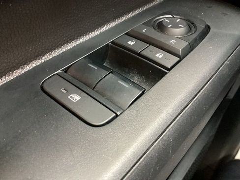 Used 2025 Toyota Tacoma SR image 20