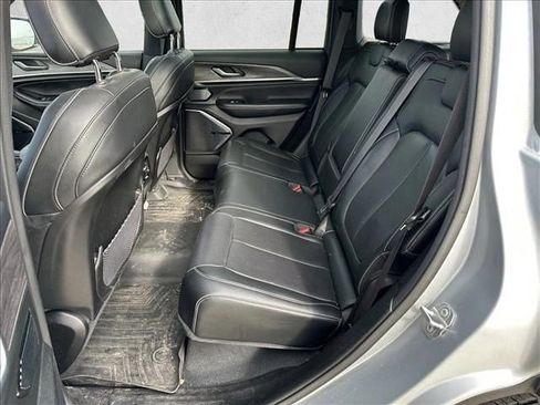 Used 2022 Jeep Grand Cherokee Overland AWD/4WD image 13