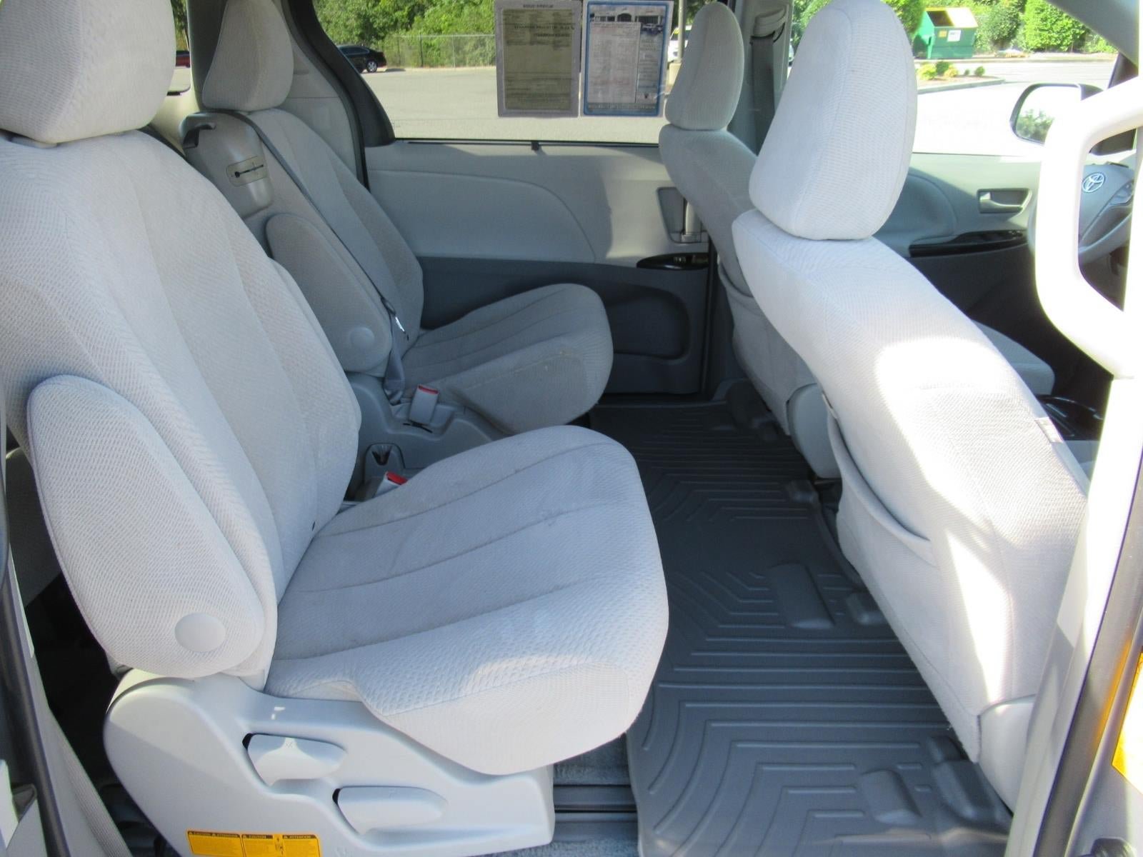 Used 2011 Toyota Sienna LE FWD image 32