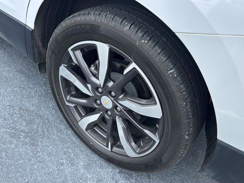 Used 2023 Chevrolet Equinox Premier image 10