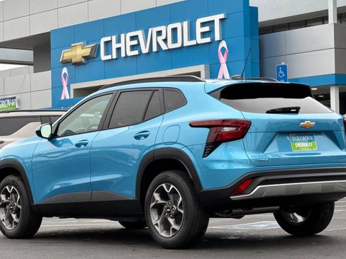 New 2026 Chevrolet Trax LT w/ Driver Confidence Package FWD image 5