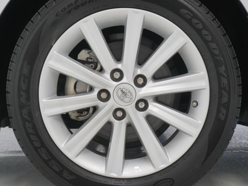 Used 2012 Toyota Camry XLE w/ Convenience Pkg image 24