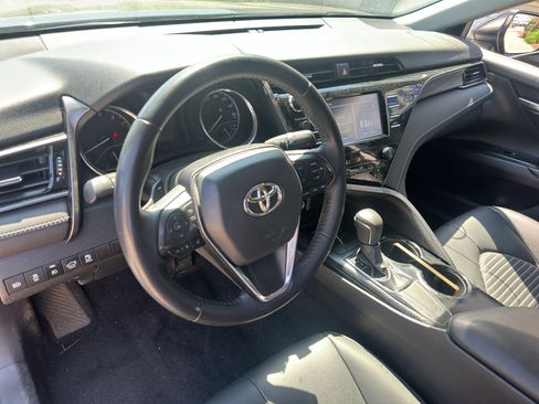 Used 2019 Toyota Camry SE FWD image 11