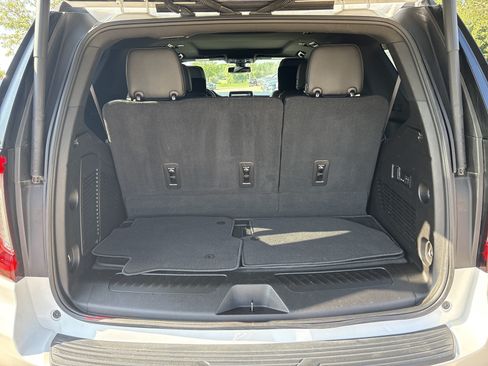 Used 2021 GMC Yukon SLT w/ SLT Premium Package AWD/4WD image 10