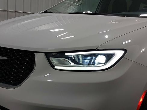Used 2024 Chrysler Pacifica Touring-L image 55