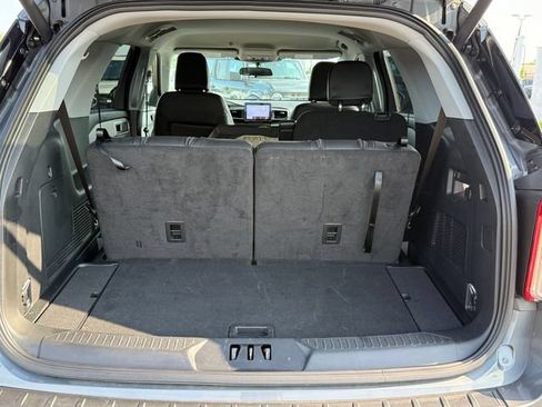 Used 2023 Ford Explorer XLT w/ Equipment Group 202A AWD/4WD image 27