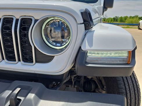 Used 2025 Jeep Wrangler Unlimited Sahara image 30