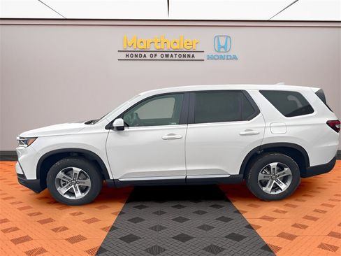 New 2025 Honda Pilot EX-L image 2