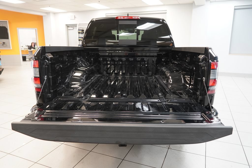 Used 2023 Nissan Frontier PRO-4X w/ Technology Package AWD/4WD image 9