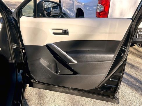 Used 2023 Toyota Corolla Cross L image 21