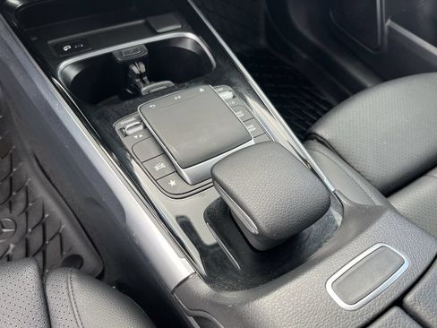 Used 2022 Mercedes-Benz GLB 250 4MATIC w/ Premium Package Lite image 26