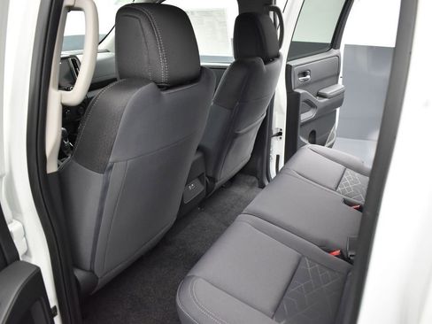 Used 2025 Nissan Frontier SV w/ Tow Package image 14