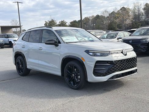 New 2026 Volkswagen Tiguan SE R-Line FWD image 7