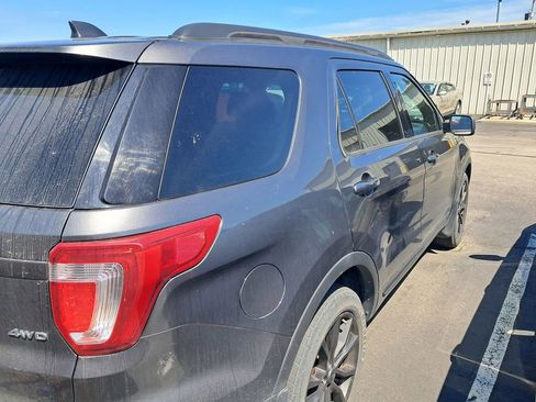 Used 2017 Ford Explorer XLT w/ Equipment Group 202A AWD/4WD image 7