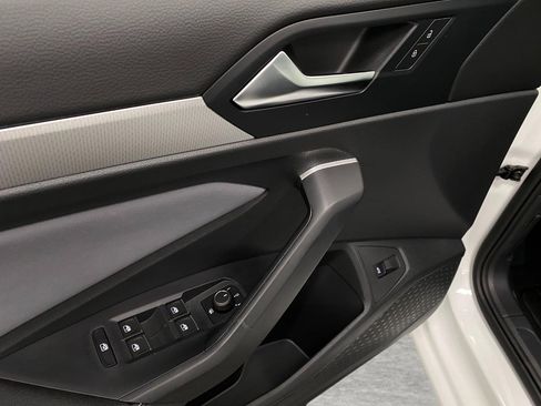 New 2025 Volkswagen Jetta SE image 28