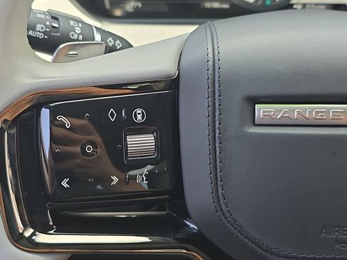 Certified 2026 Land Rover Range Rover Velar Dynamic SE AWD/4WD image 17