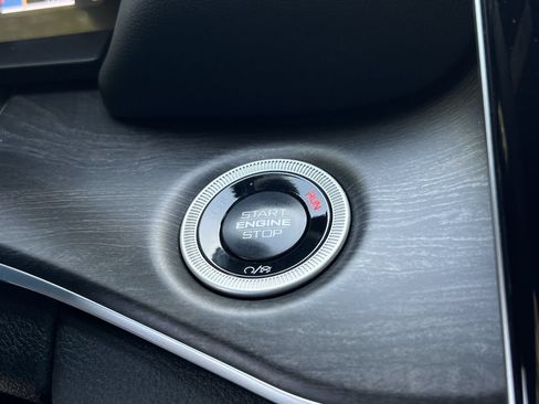 Used 2025 Jeep Grand Cherokee Limited RWD image 19