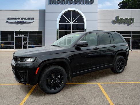 New 2026 Jeep Grand Cherokee Altitude AWD/4WD image 1