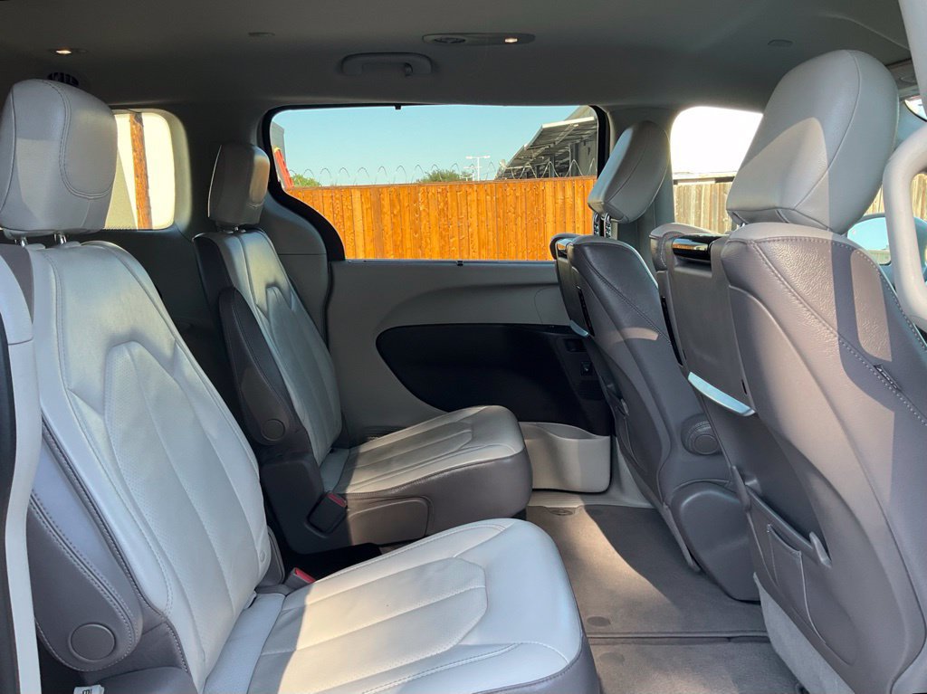 Used 2017 Chrysler Pacifica Touring-L Plus FWD image 21
