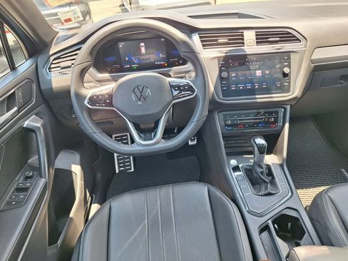 Used 2023 Volkswagen Tiguan SE R-Line FWD image 12