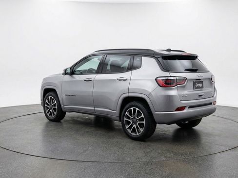 Used 2025 Jeep Compass Trailhawk AWD/4WD image 5