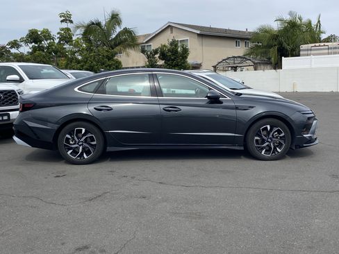 Used 2025 Hyundai Sonata SEL image 2