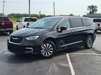 Used 2024 Chrysler Pacifica Limited FWD video 1