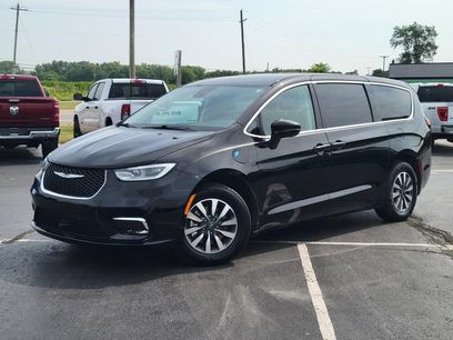 Used 2024 Chrysler Pacifica Limited