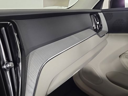 Certified 2025 Volvo XC60 T8 Plus w/ Protection Package Premier image 22