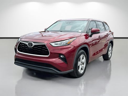 Used 2020 Toyota Highlander LE FWD image 7