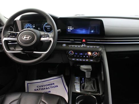 Used 2024 Hyundai Elantra Limited FWD image 9