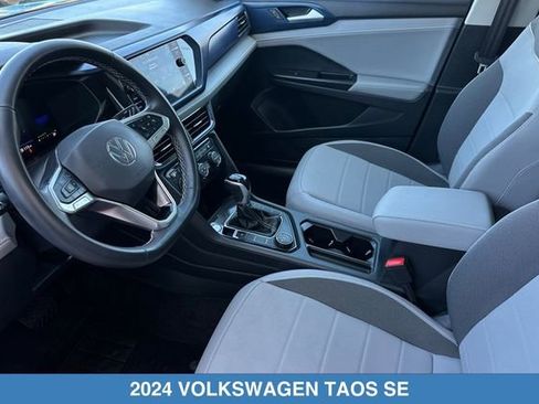 Used 2024 Volkswagen Taos SE w/ Panoramic Sunroof Package AWD/4WD image 11