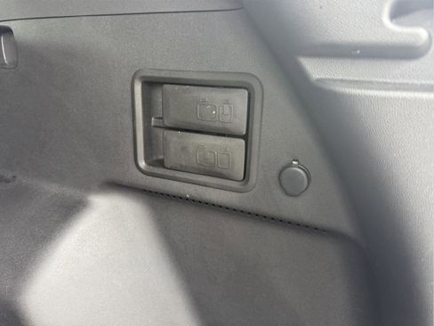 Used 2024 Chevrolet Equinox Premier image 12