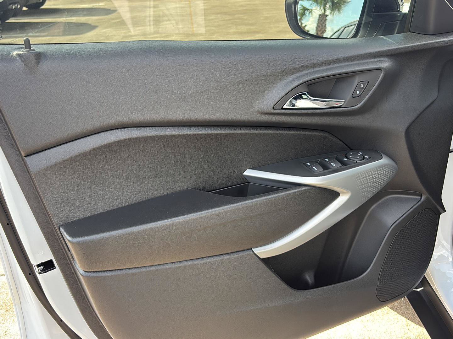 New 2026 Chevrolet Trax RS w/ Sunroof Package FWD image 23