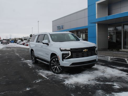 New 2026 Chevrolet Suburban High Country image 2