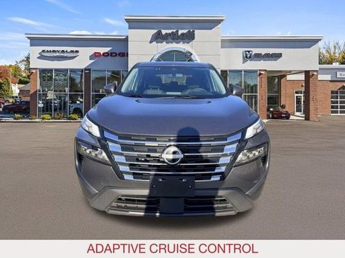 Used 2024 Nissan Rogue SV AWD/4WD image 3