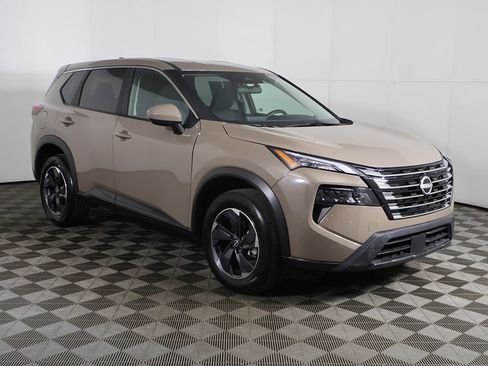 Used 2025 Nissan Rogue SV AWD/4WD image 2