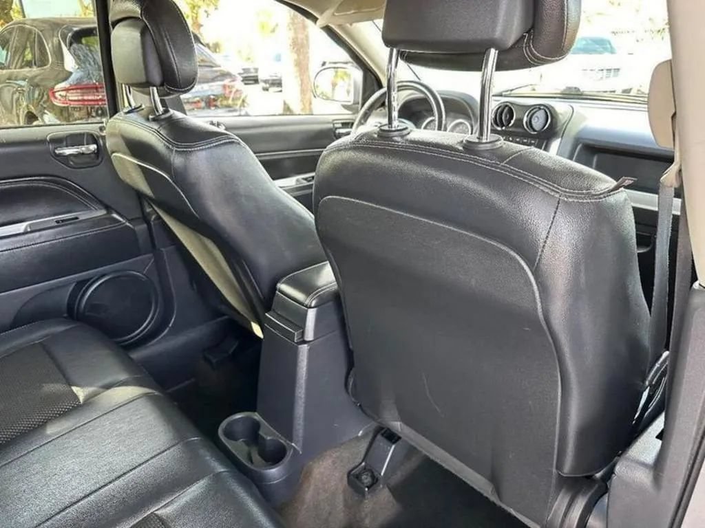 Used 2016 Jeep Compass Latitude FWD image 26